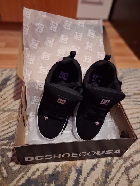 DC sneakers dama marime 38.5